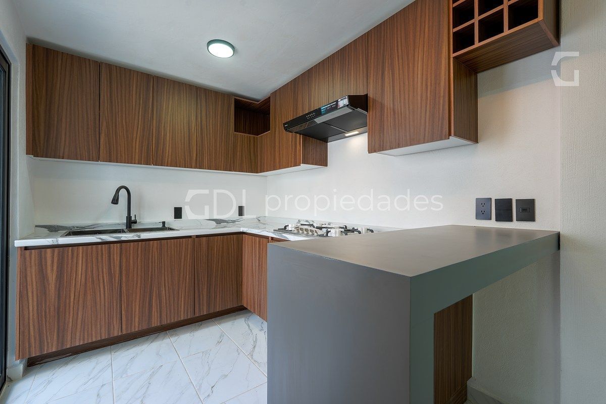 EL MANANTIAL CASA RECIÉN REMODELADA EN VENTA - foto 3