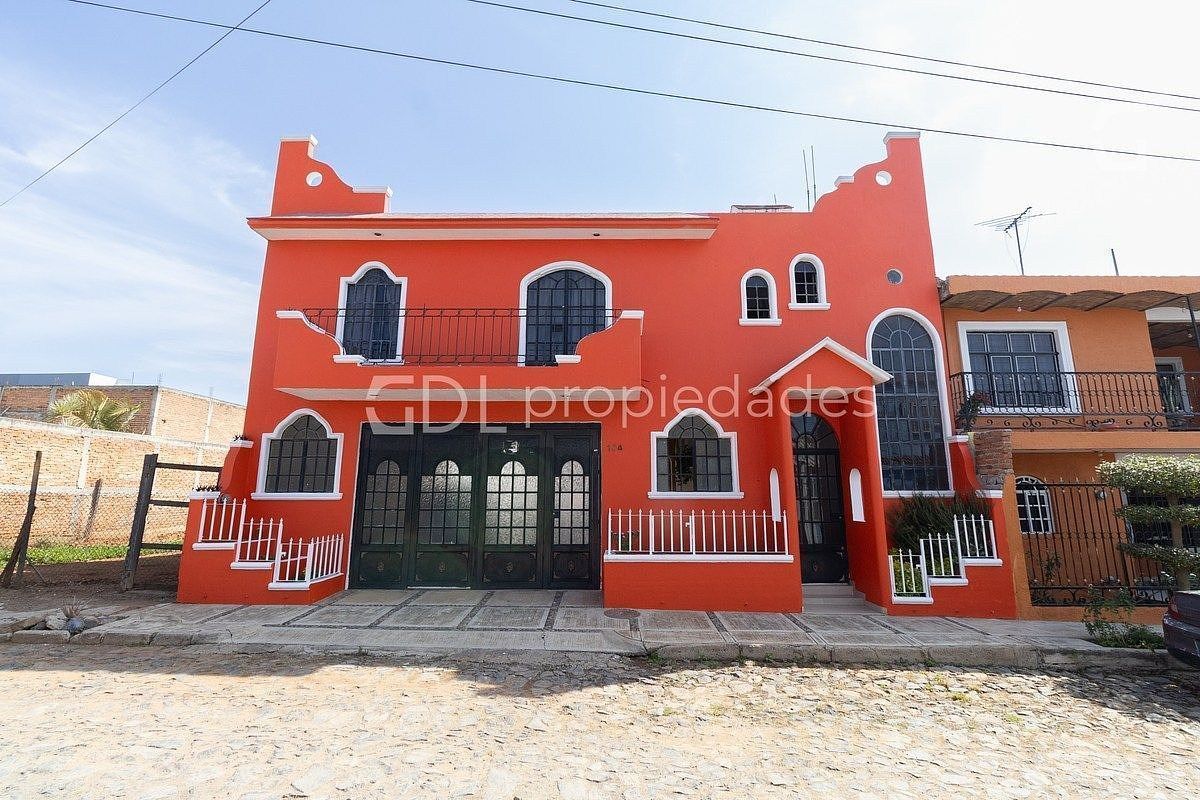 TONALÁ CENTRO CASA MUY AMPLIA EN VENTA, foto 1 de 28