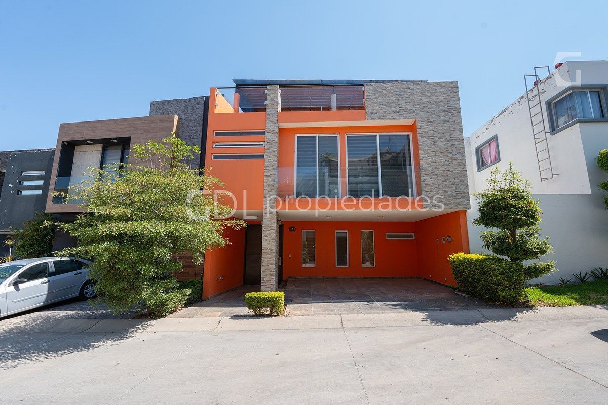 ALTAVISTA BOSQUES CASA MUY AMPLIA EN VENTA - foto 1