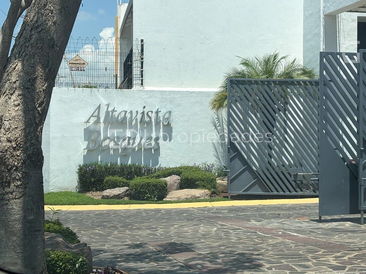 ALTAVISTA BOSQUES CASA MUY AMPLIA EN VENTA - foto 2