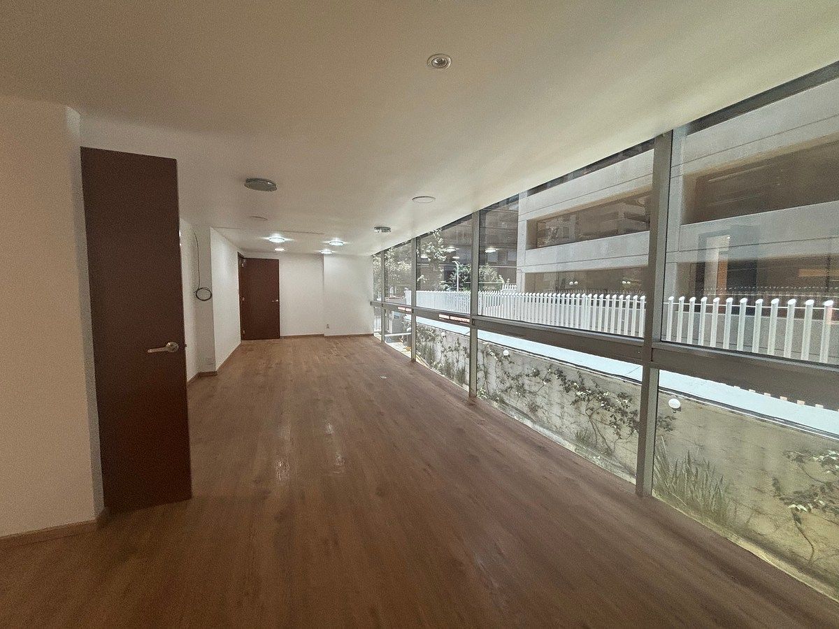 salón amplio de 65 M2, photo 10 of 23