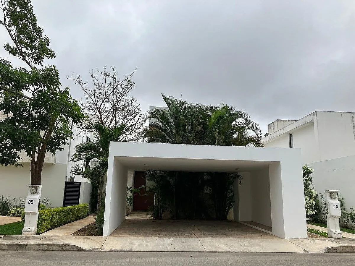 | HERMOSA CASA EN VENTA EN CHOLUL EN PRIVADA Y CON ALBERCA |, foto 1 de 14