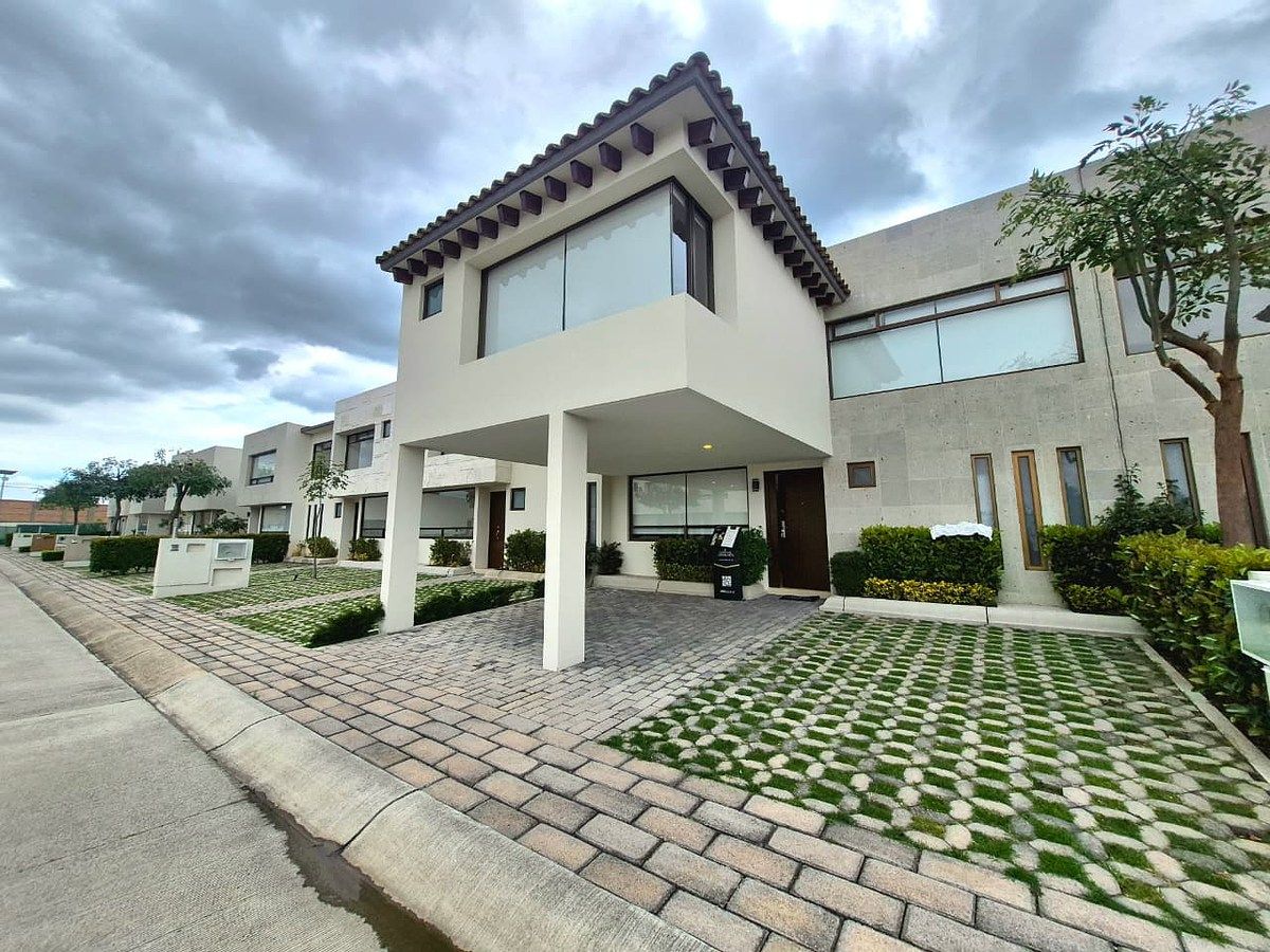 NEW HOUSES FOR SALE IN CALIMAYA, EDOMEX, photo 1 of 13