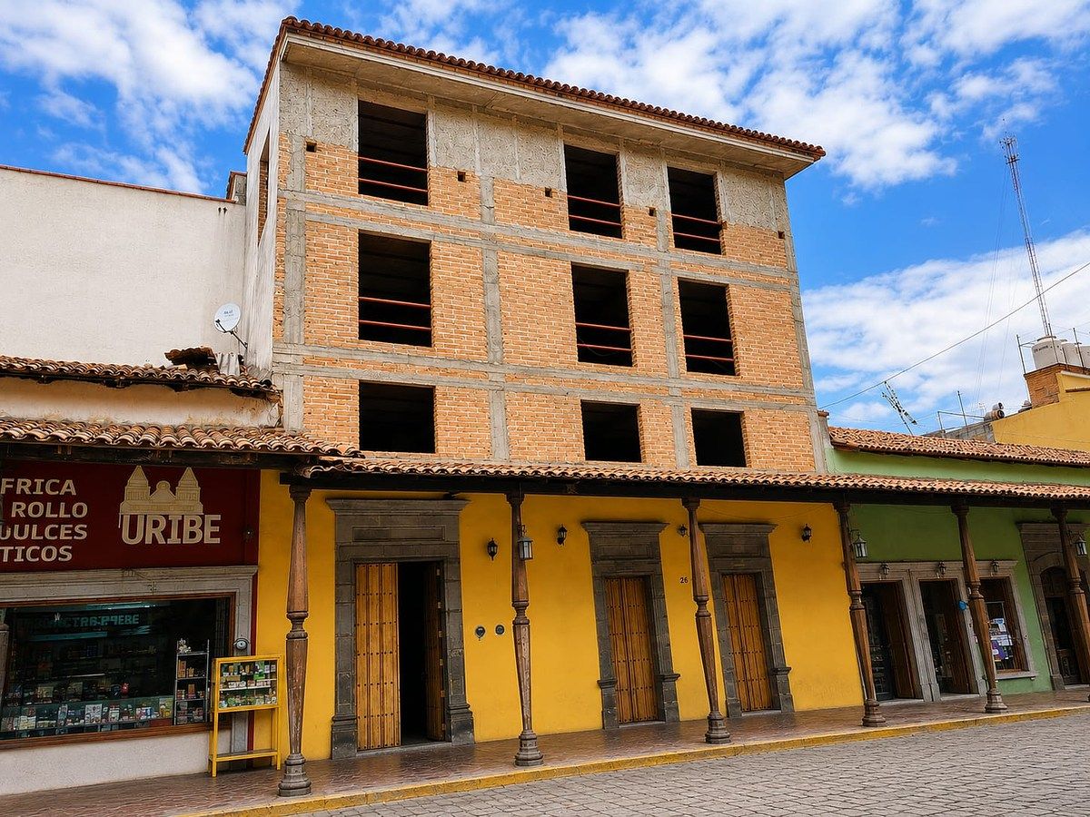 HOTEL EN VENTA TALPA DE ALLENDE - foto 1