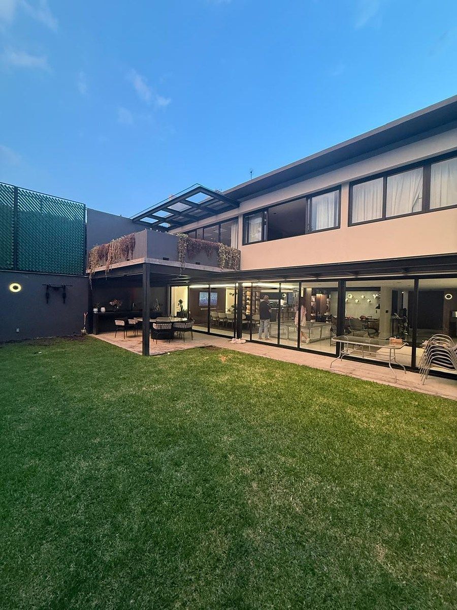 Casa Nova em Lomas de Tecamachalco à Venda com Jardim, foto 1 de 27