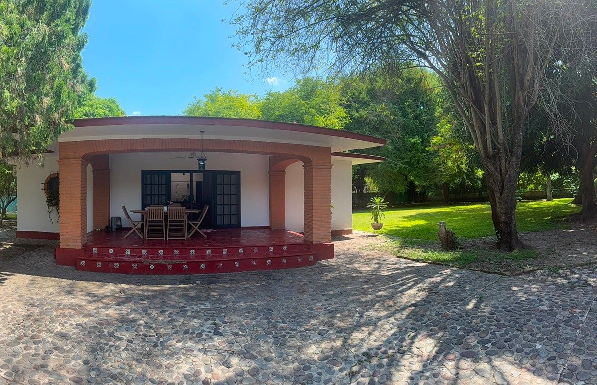 Casa com painéis solares, bangalô e Casa Club em Morelos, foto 1 de 17