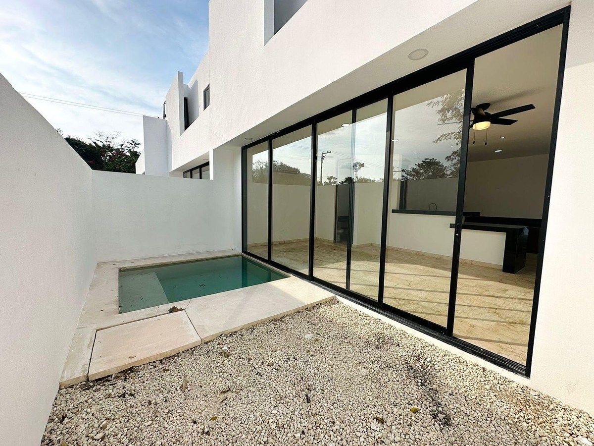 Townhouse de 3 recámaras, con recámara en planta baja, con piscina., foto 1 de 18