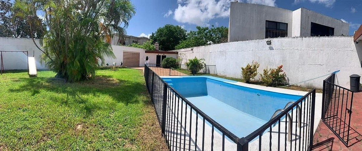 CASA À VENDA COM AMPLA TERRENO E PISCINA EM JUAN B. SOSA, MÉRIDA, foto 1 de 11