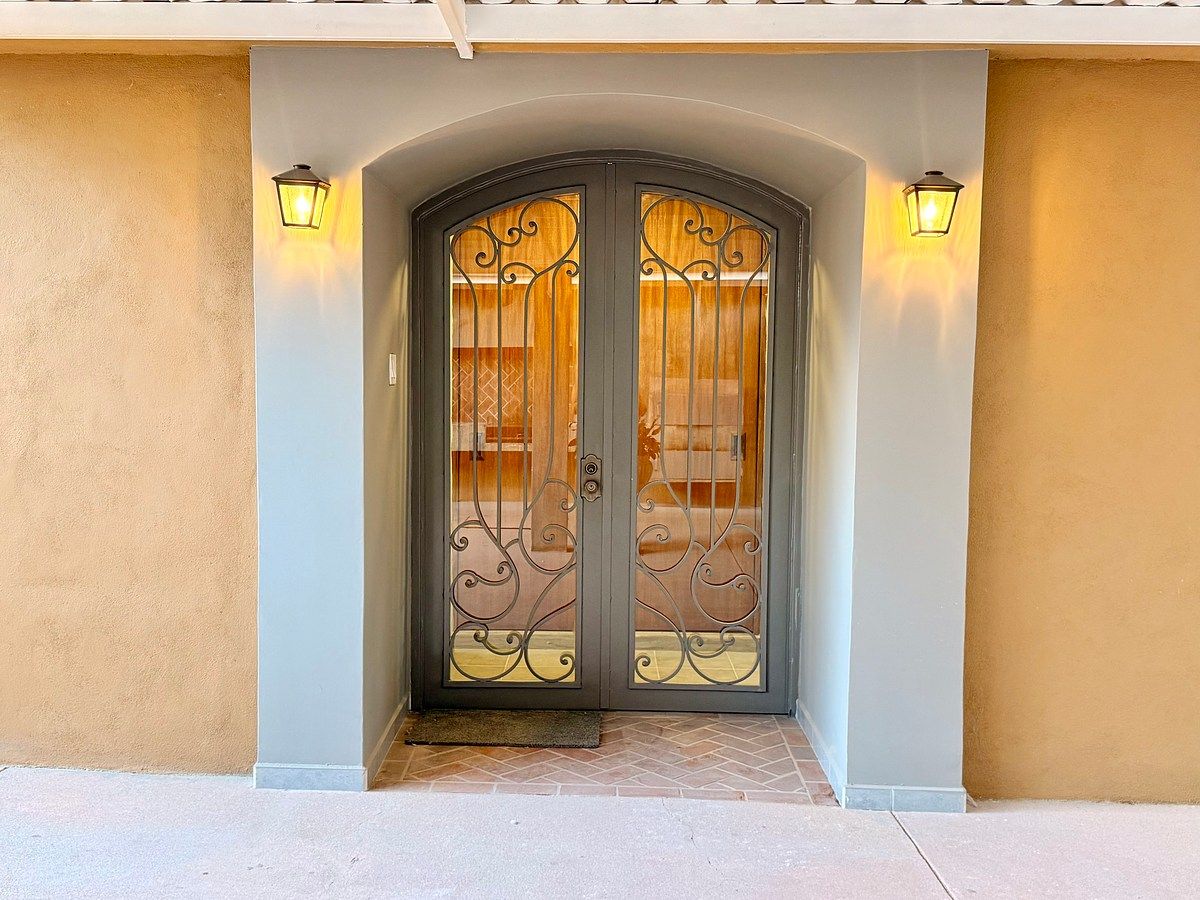 Hermosa puerta de herrería, acceso desde el patio trasero., foto 10 de 50