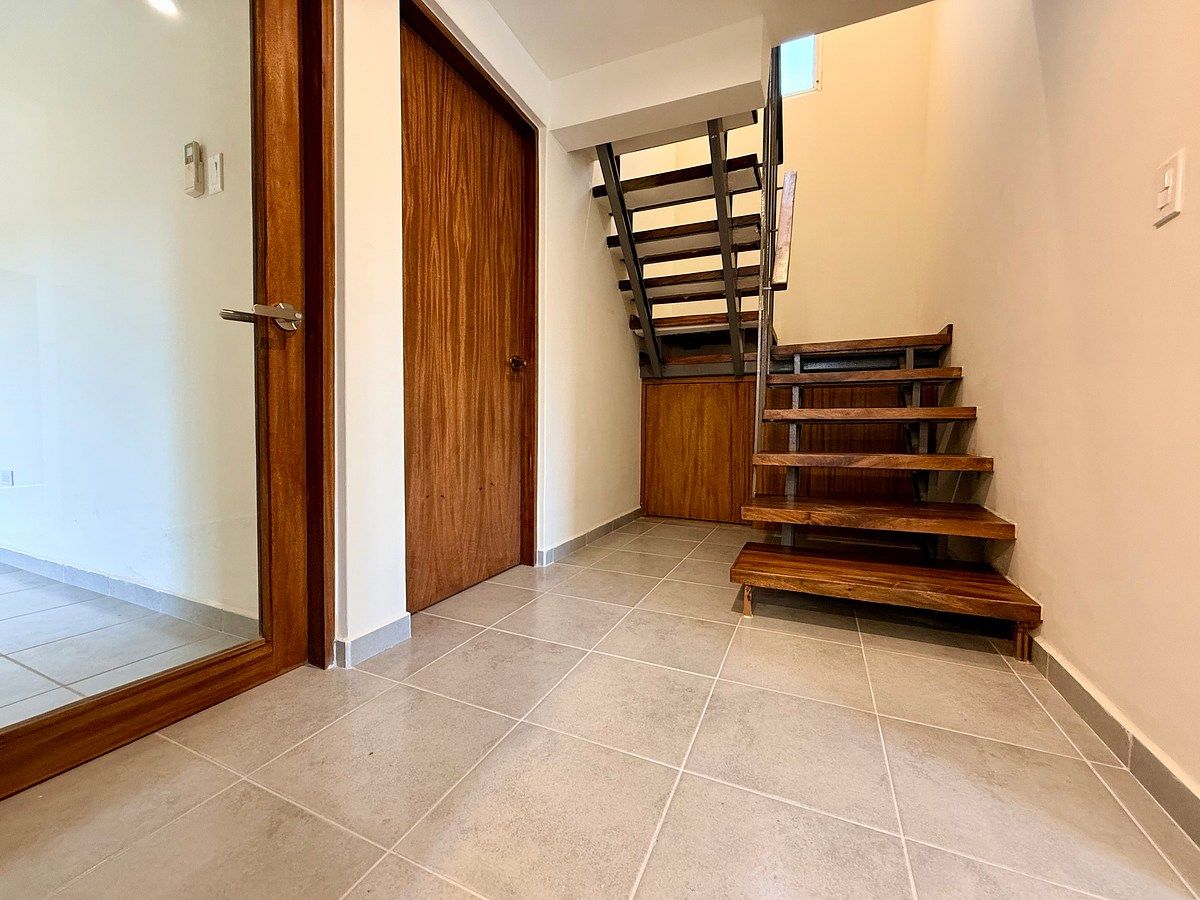 Carpintería en parota. Planta baja: recámara y baño completo, foto 18 de 50