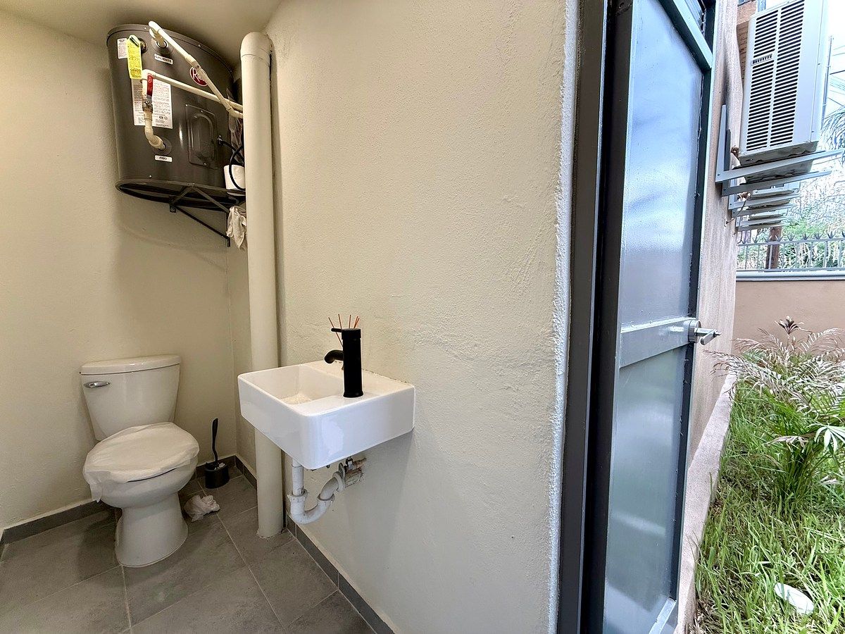 Medio baño exterior y segundo boiler., foto 46 de 50