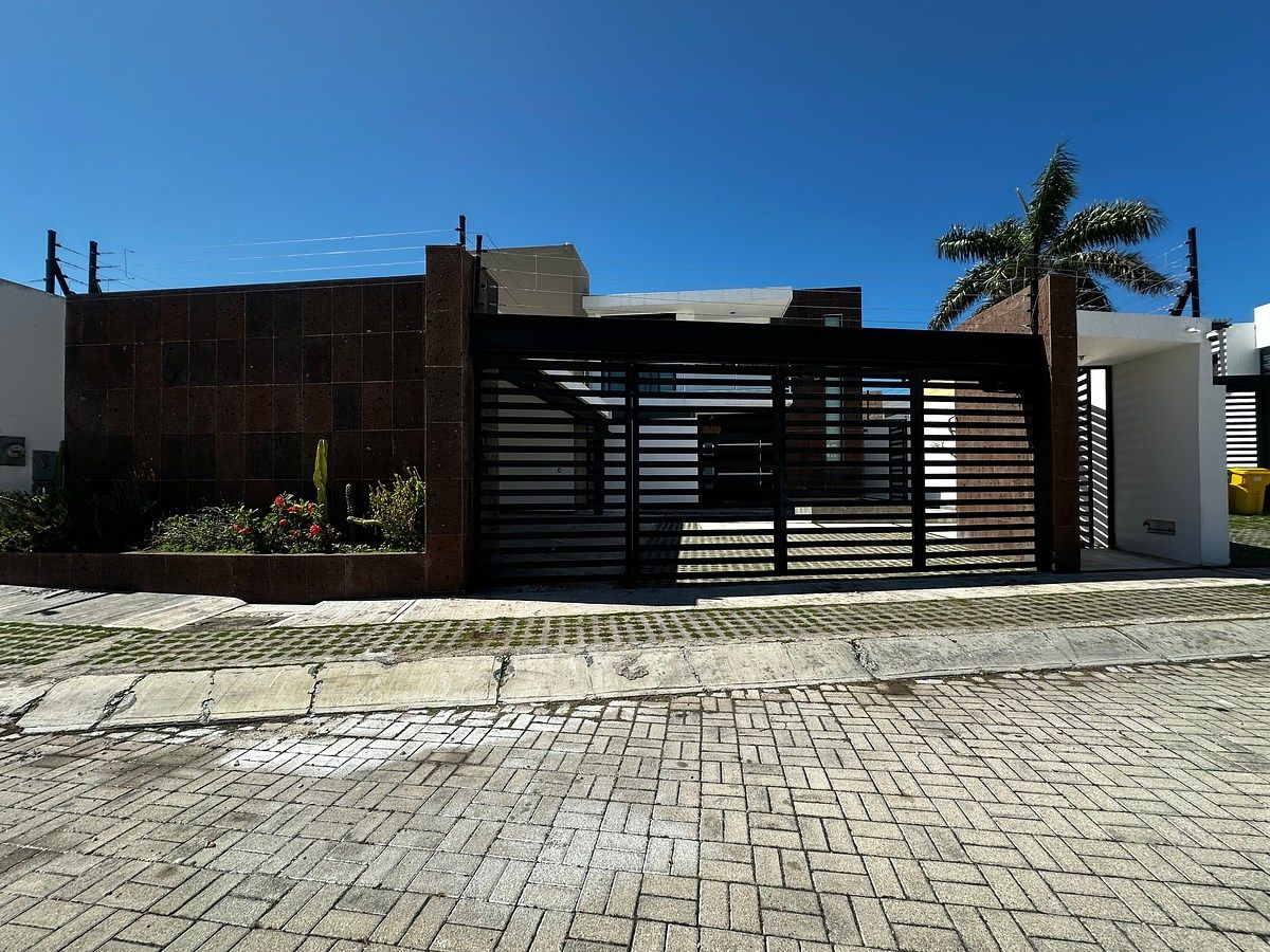 Casa en renta en Ciudad del Carmen fraccionamiento Punta del Este, foto 1 de 17
