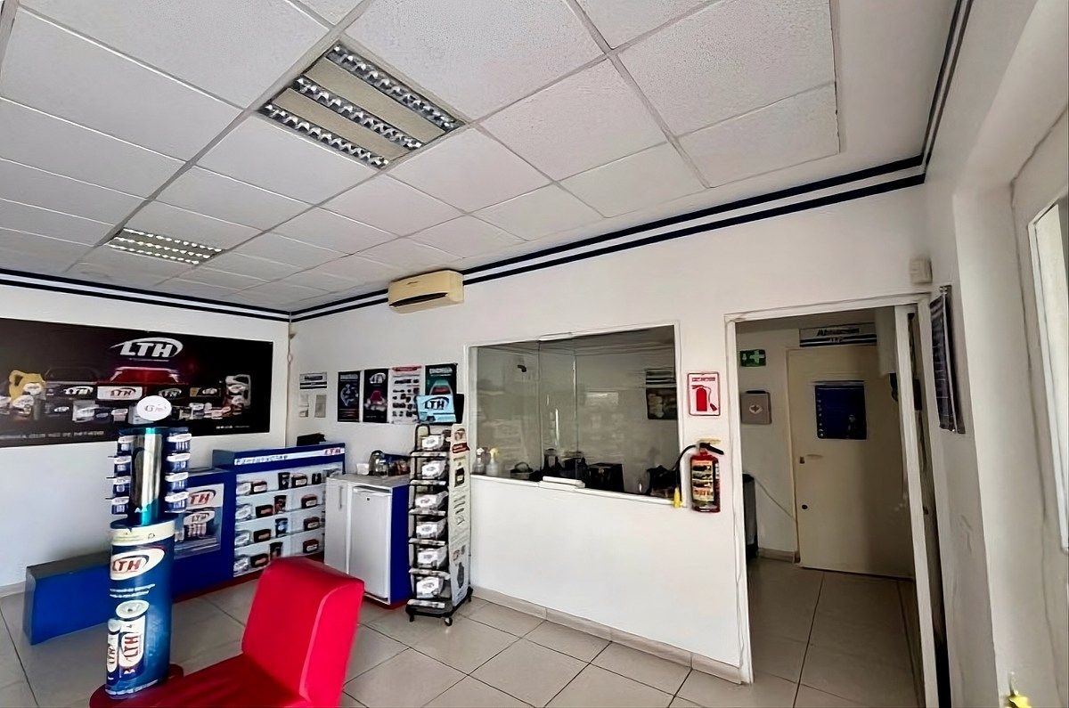 Interior, photo 2 of 7
