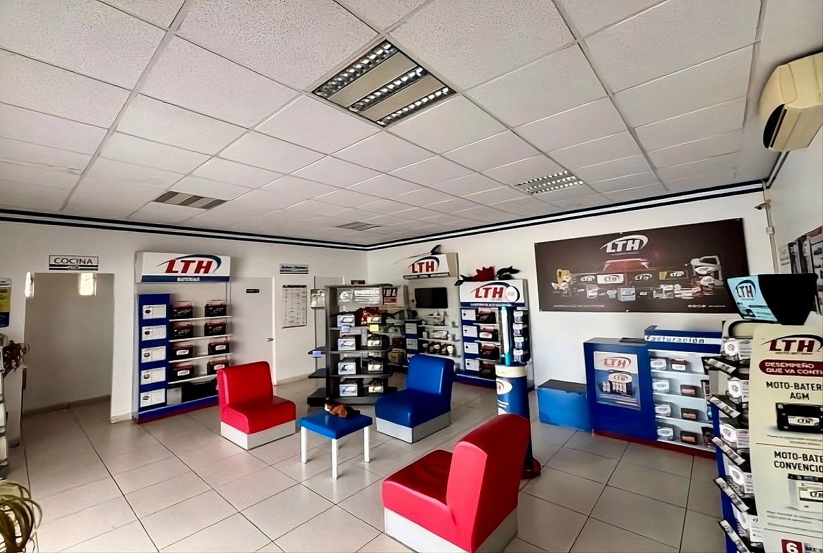 Interior, photo 3 of 7