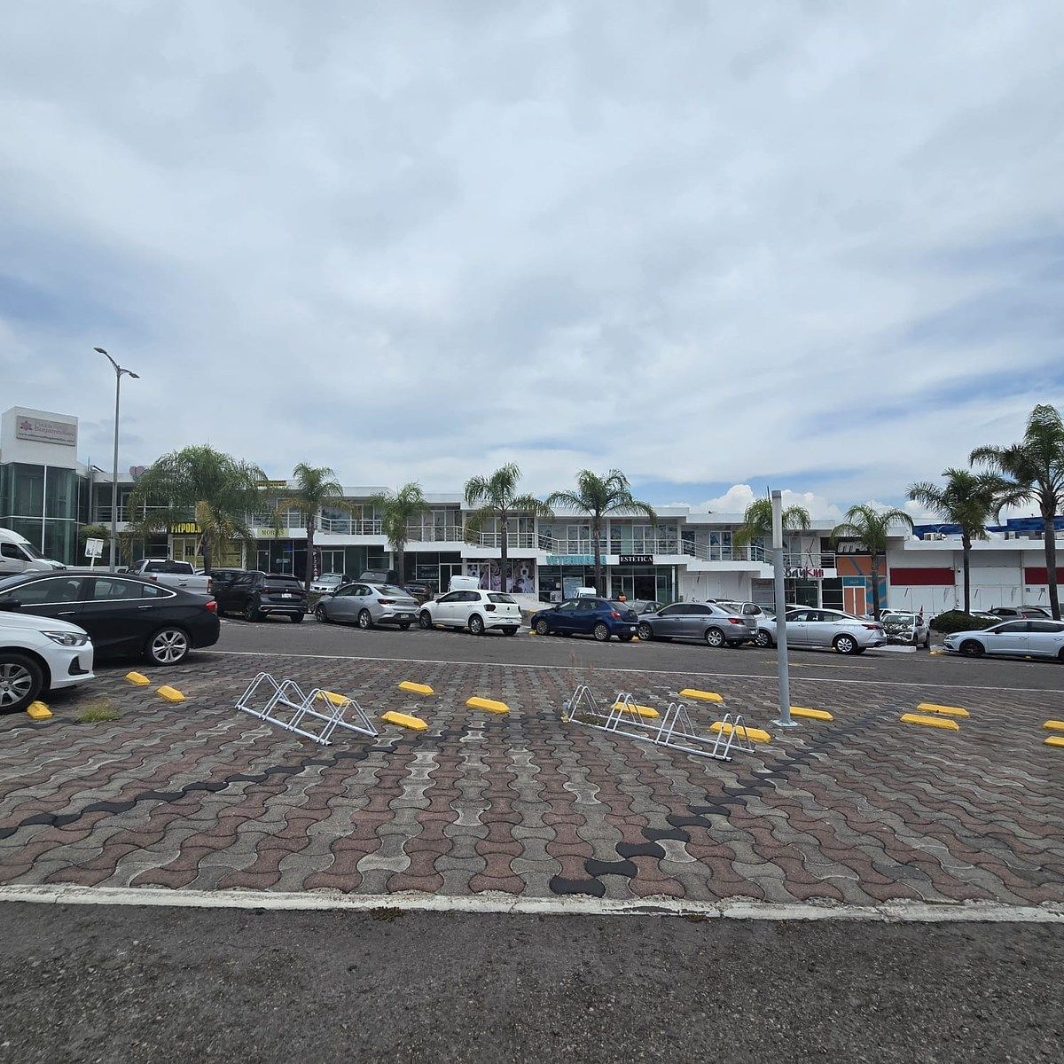 Shopping Mall Space in Los Olvera, Corregidora, photo 2 of 7