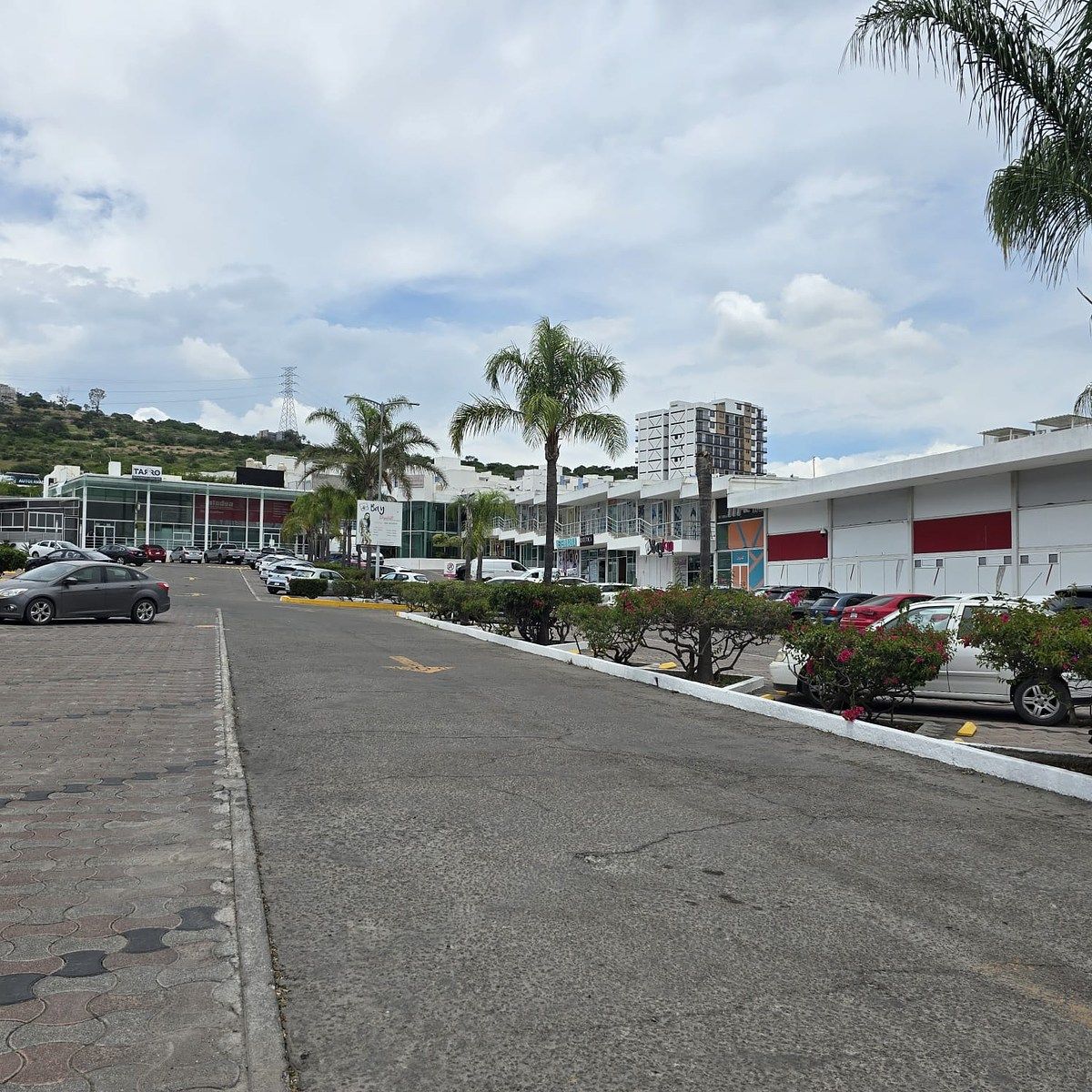 Shopping Mall Space in Los Olvera, Corregidora, photo 3 of 7