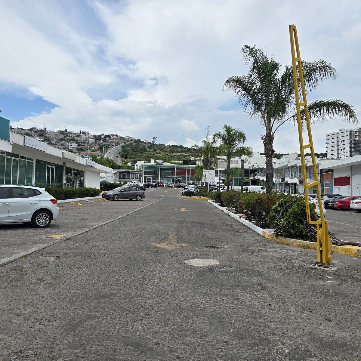 Shopping Mall Space in Los Olvera, Corregidora, photo 7 of 7