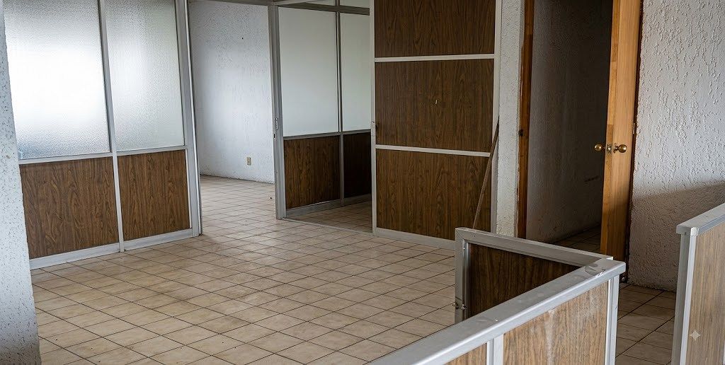 Interior, photo 1 of 2