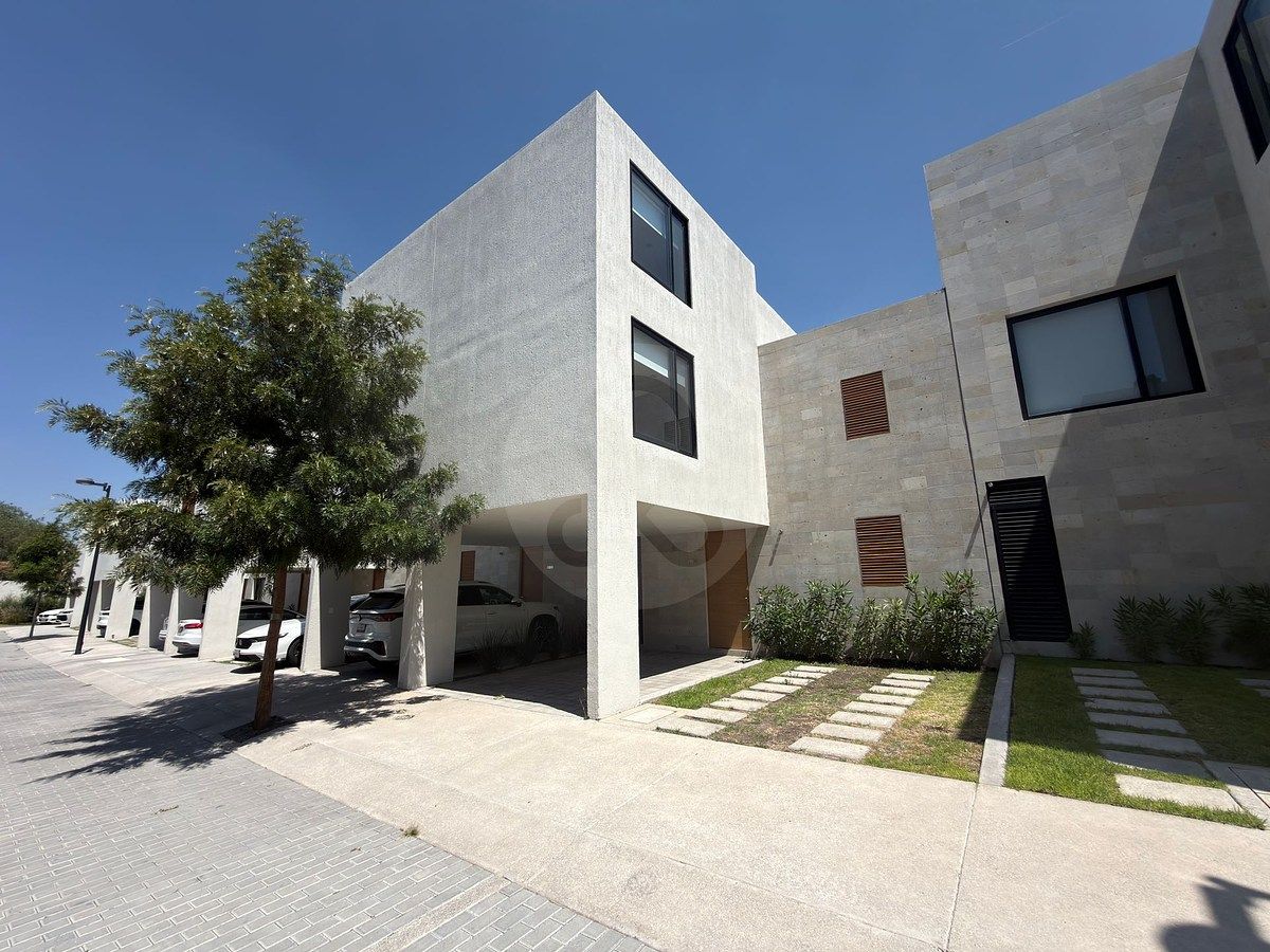 Casa en renta en Juriquilla en privada con amenidades y seguridad, foto 1 de 39