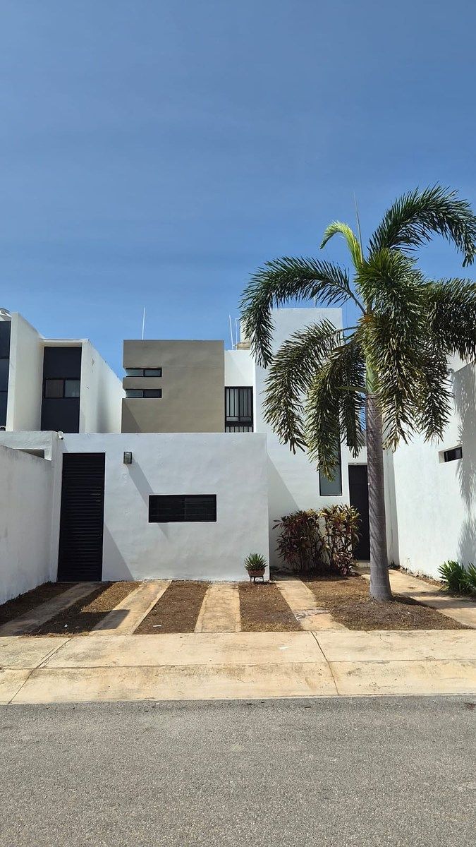 Furnished house with large garden in Residencial Floresta, Mérida, photo 1 of 18