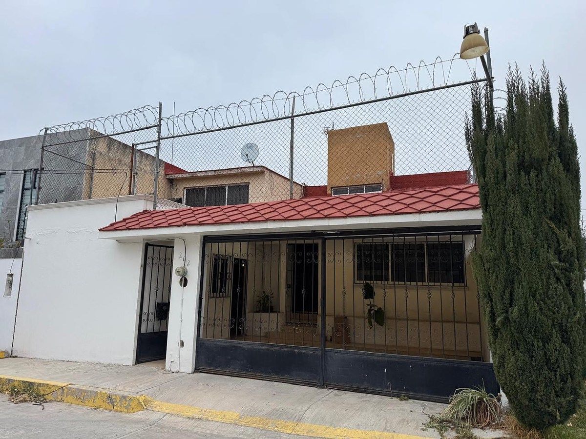 PACHUCA VENDE CASA EN LUJOSO FRACCIONAMIENTO VILLAS DEL ALAMO, foto 1 de 16
