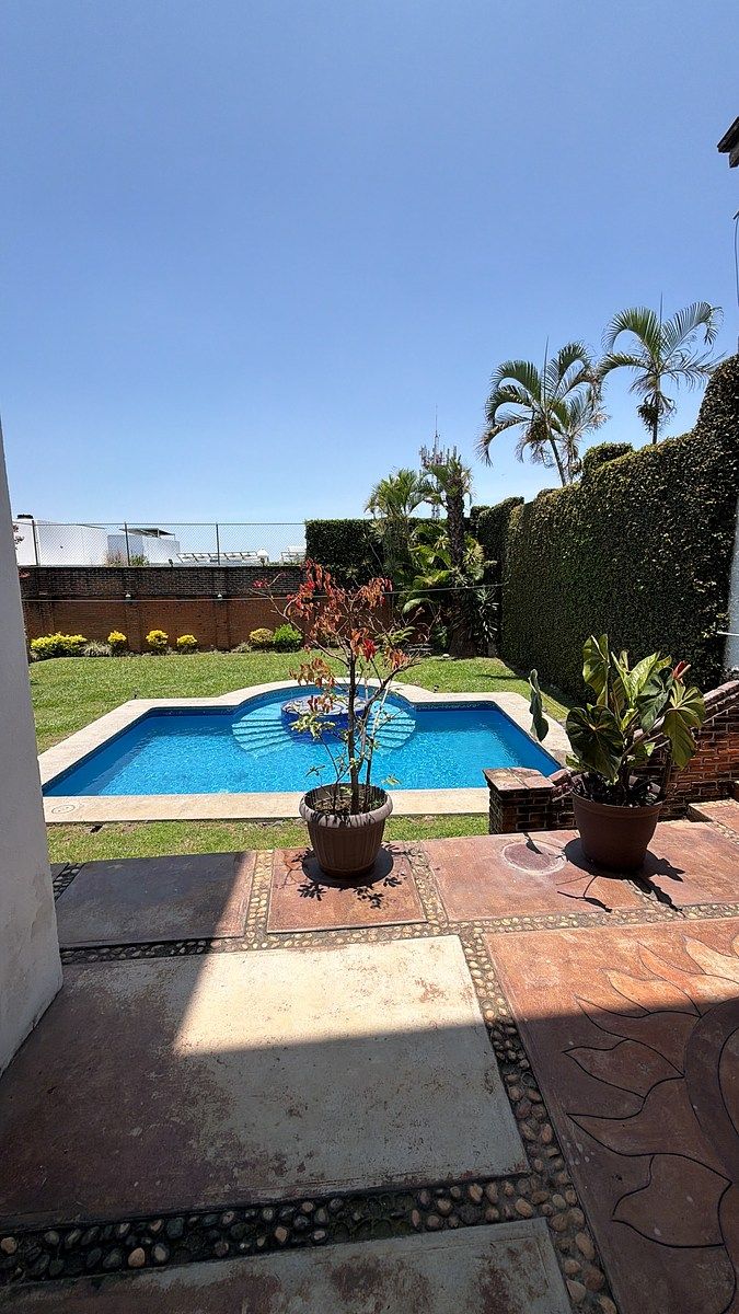 House in Lomas de Cortes, Cuernavaca, photo 2 of 48