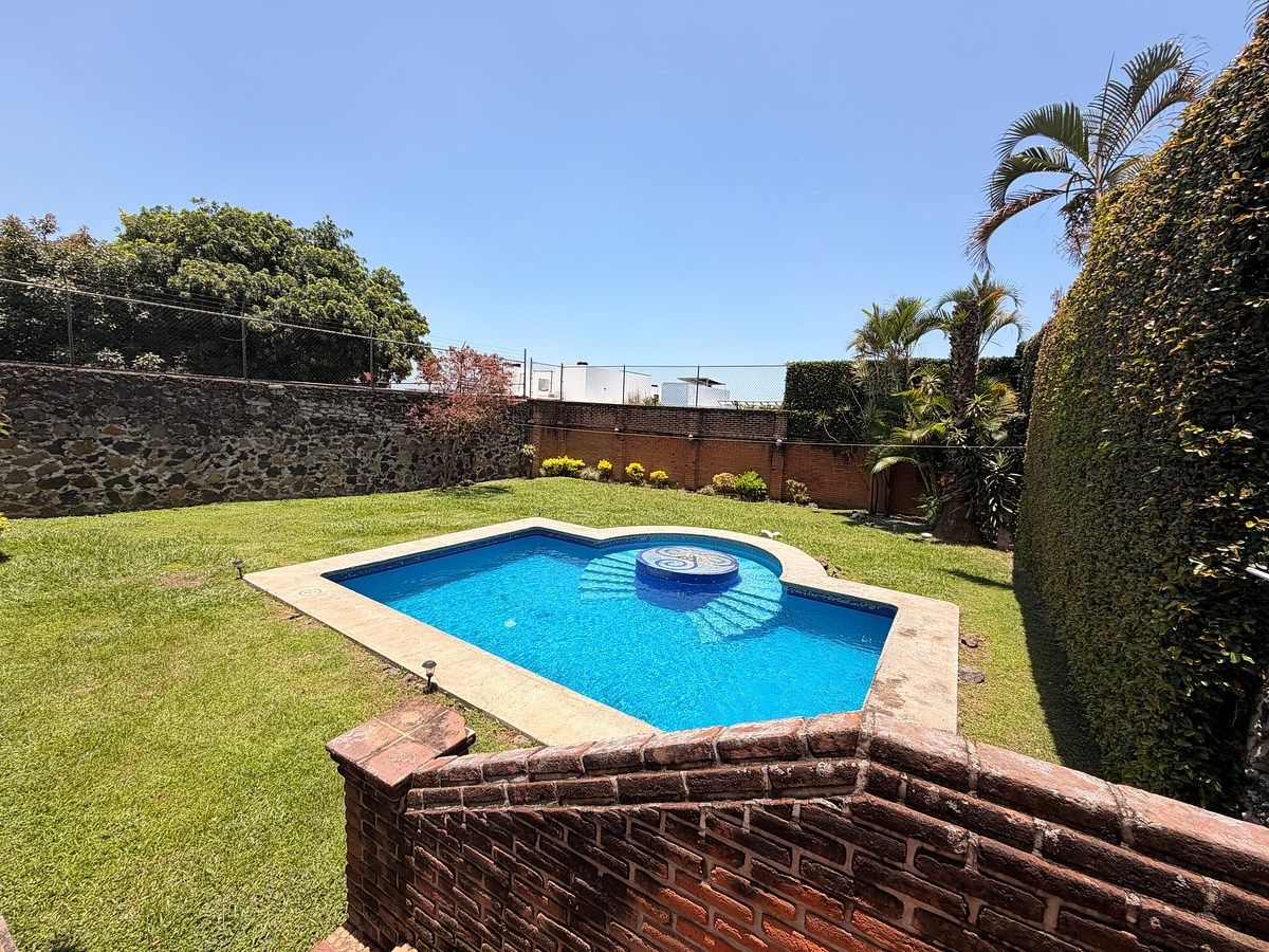 House in Lomas de Cortes, Cuernavaca, photo 3 of 48