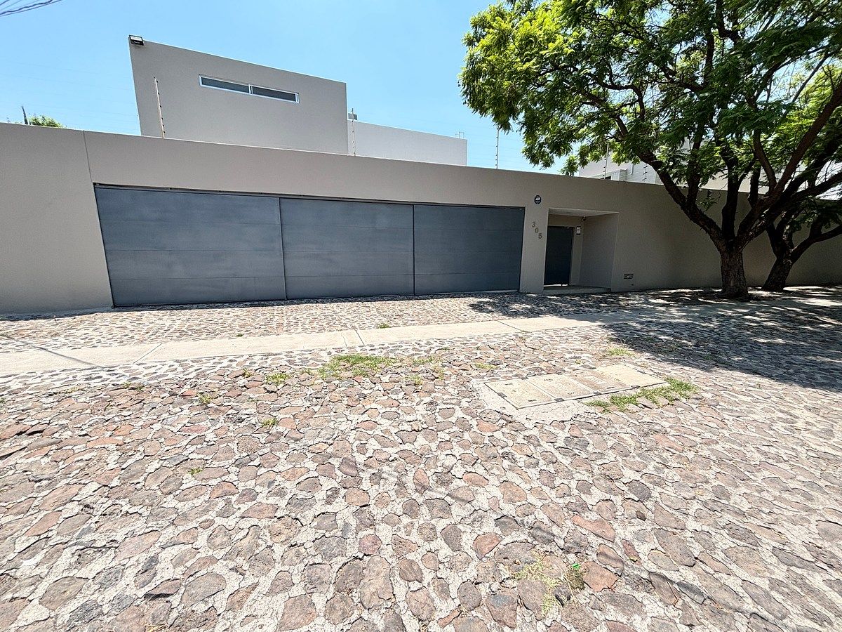 🌟 Modern Residence with Pool and Jacuzzi in Jurica | Premium Lifestyle, photo 1 of 39
