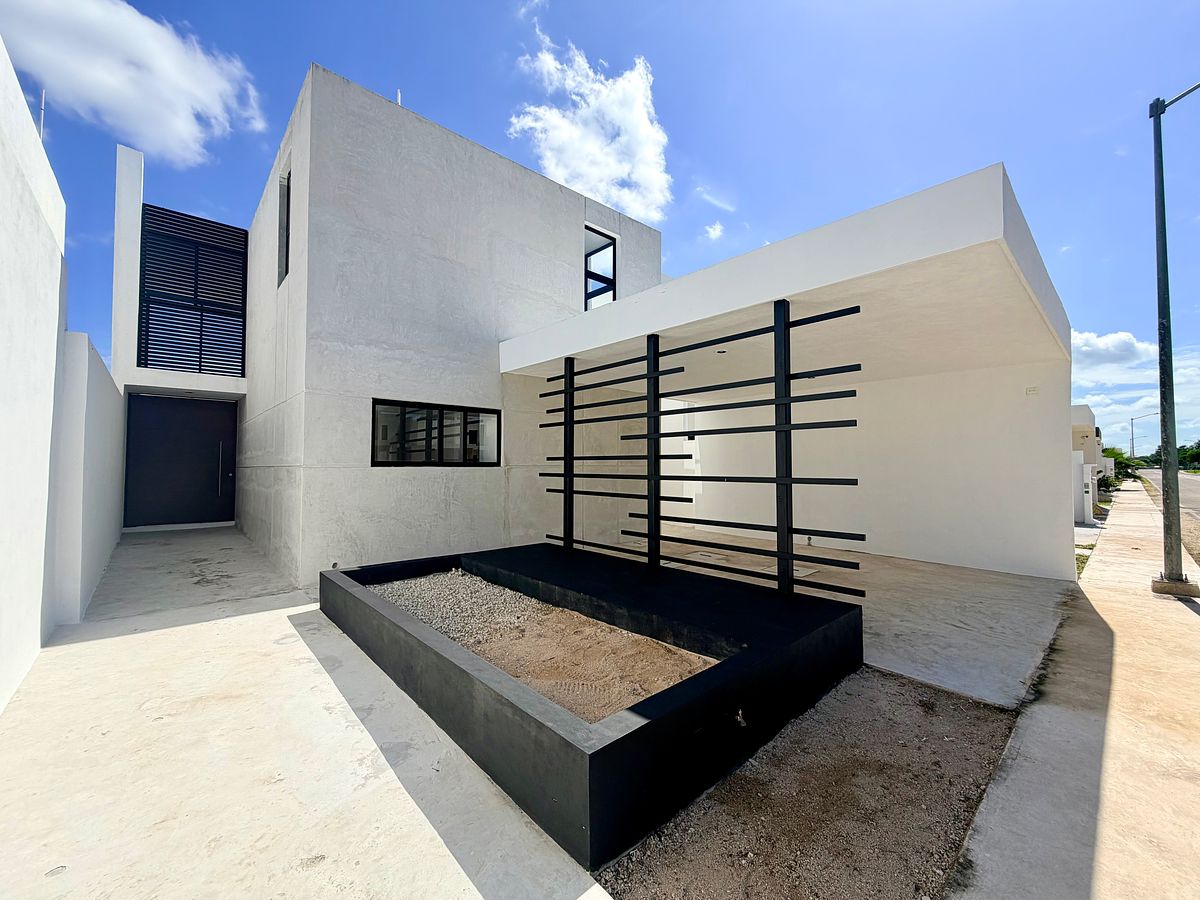 Casa Nara à Venda na Privada Nadira com Amplo Terreno, foto 1 de 38