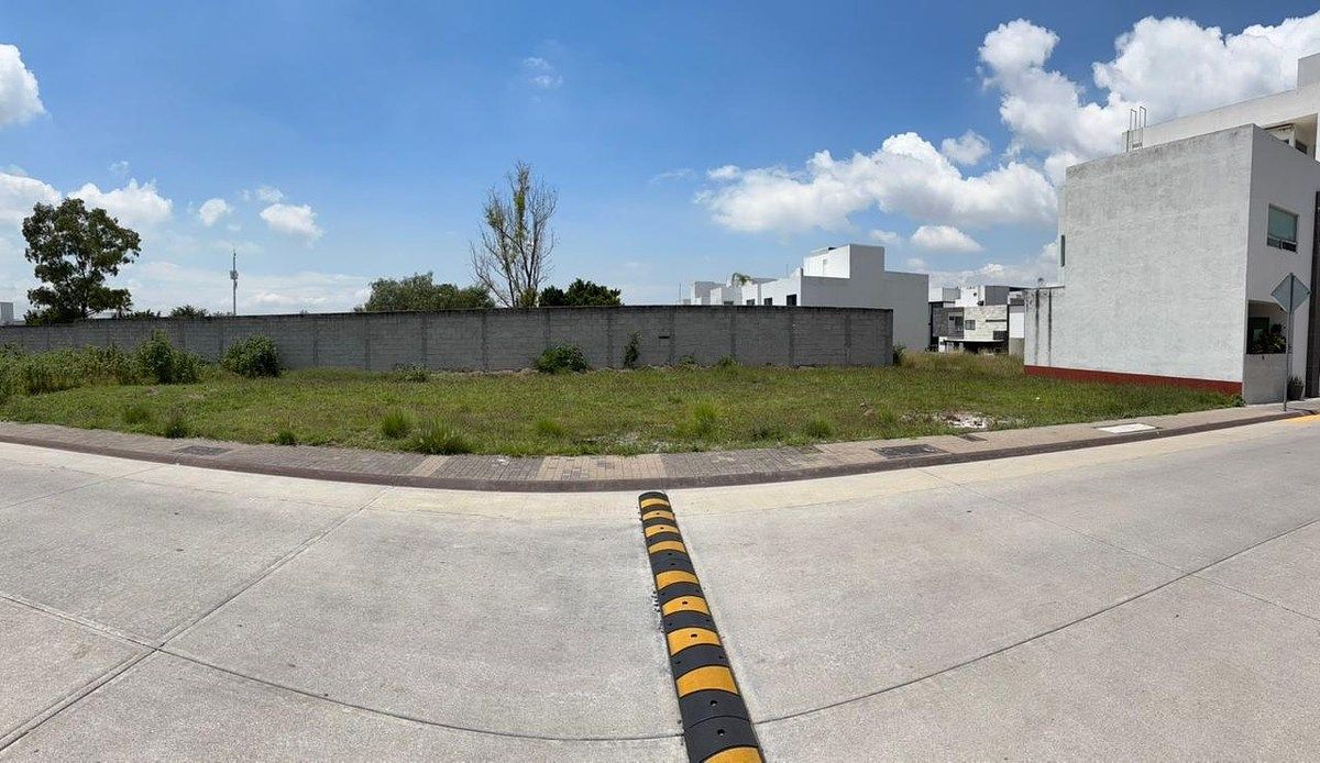 House in Gated Community in Milenio III, Querétaro, photo 2 of 23
