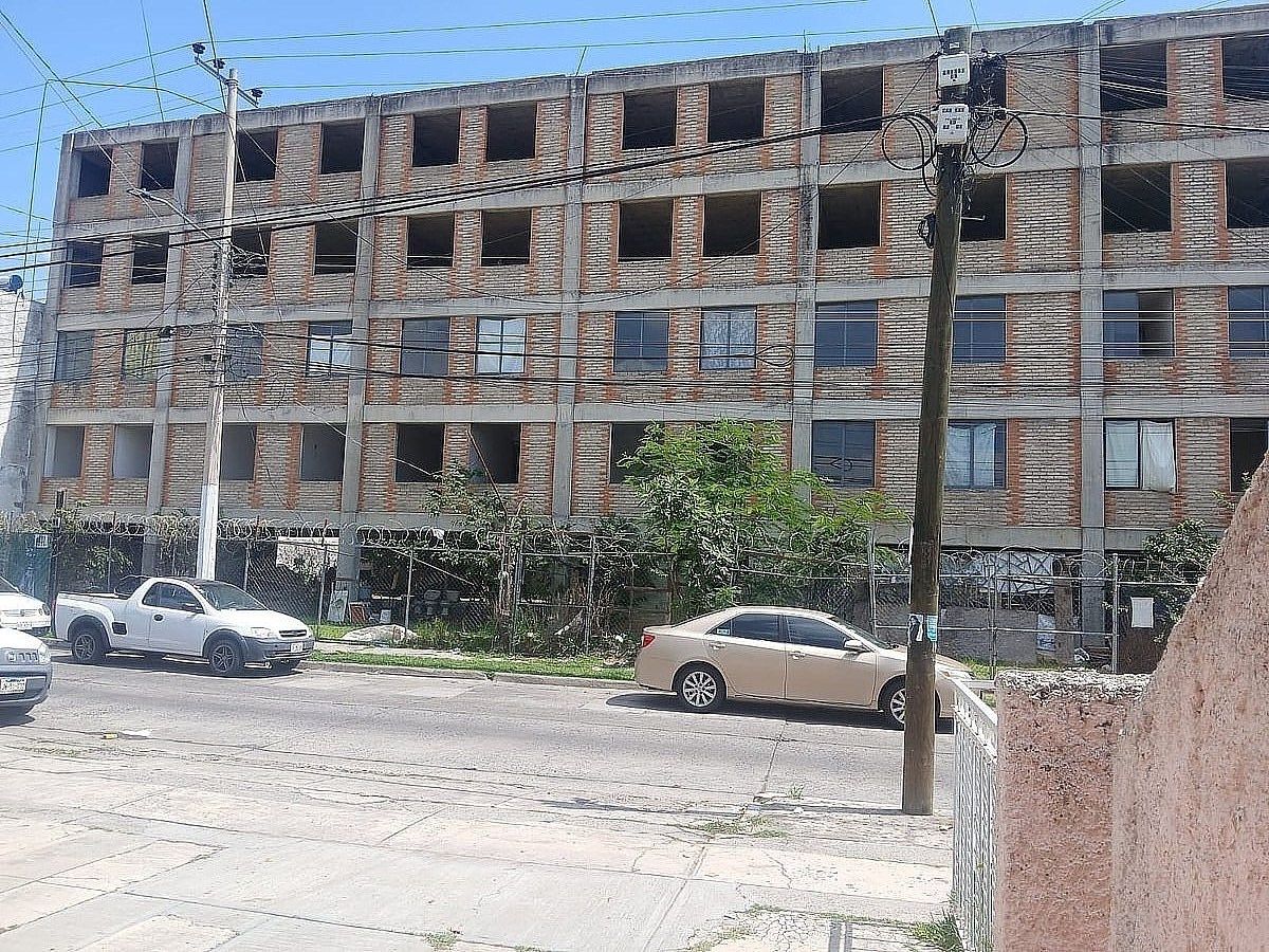 Investment Opportunity !! Complete building, Great Appreciation !, photo 1 of 8