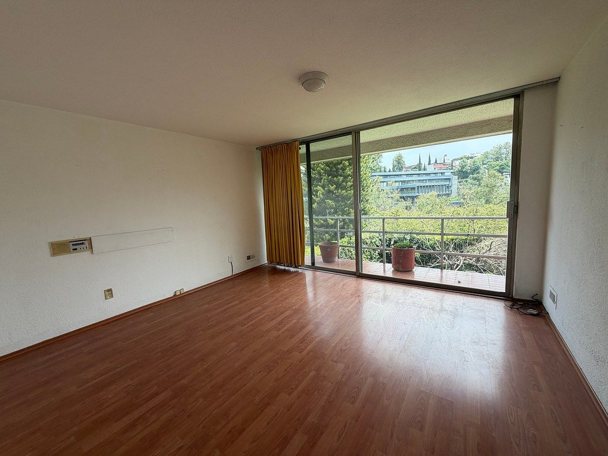 Antecomedor con balcón y vista panorámica, foto 2 de 23