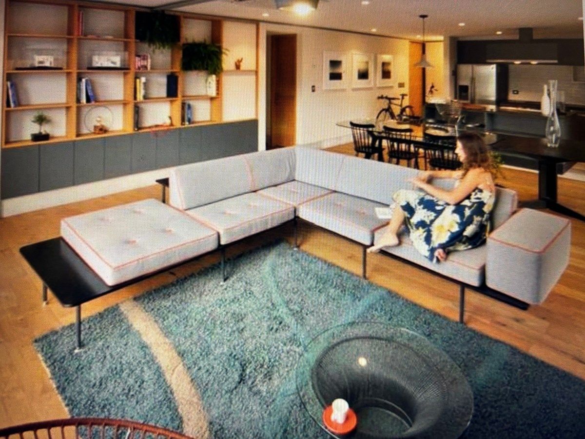 CENTRAL, MINIMALIST, EXECUTIVE APARTMENT, photo 1 of 16