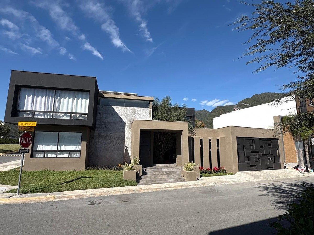 Casa de 4 Quartos à VENDA, ao Sul de Monterrey, foto 1 de 10