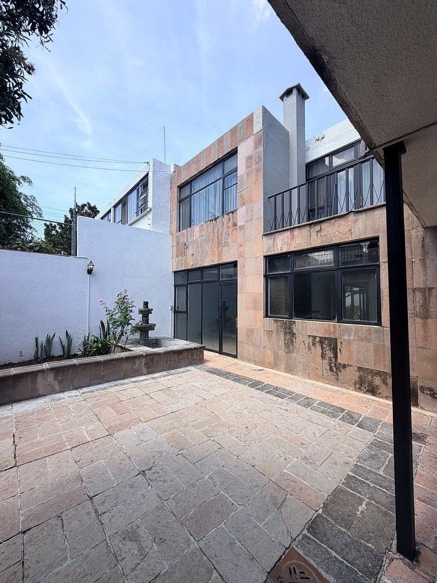 Casa nos jardins de Querétaro pode ser um escritório com porta fechada, foto 1 de 27