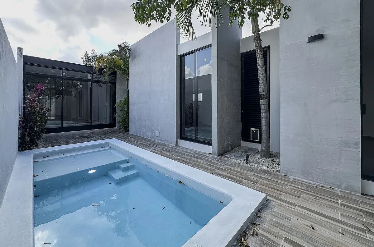 Casa en venta de una planta de 3 recamaras ubicada en Cholul., foto 1 de 10
