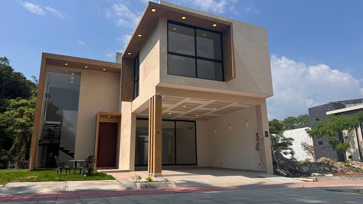 Casa em área residencial, foto 1 de 15