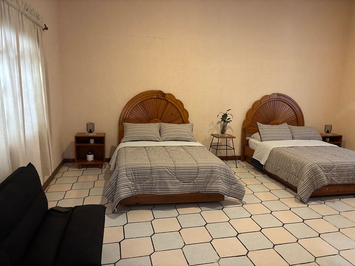 Amplia Habitación Amueblada con 2 Camas y Baño Privado en Jurica | $8,500, foto 1 de 11