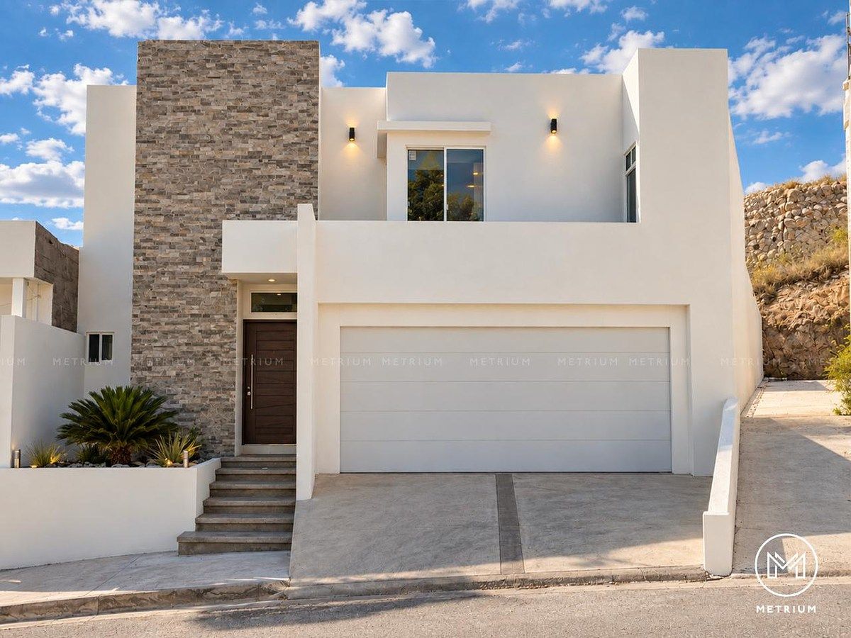 CASA EN VENTA LOMAS UNIVERSIDAD FRENTE A PARQUE CON 4 REC, foto 1 de 17