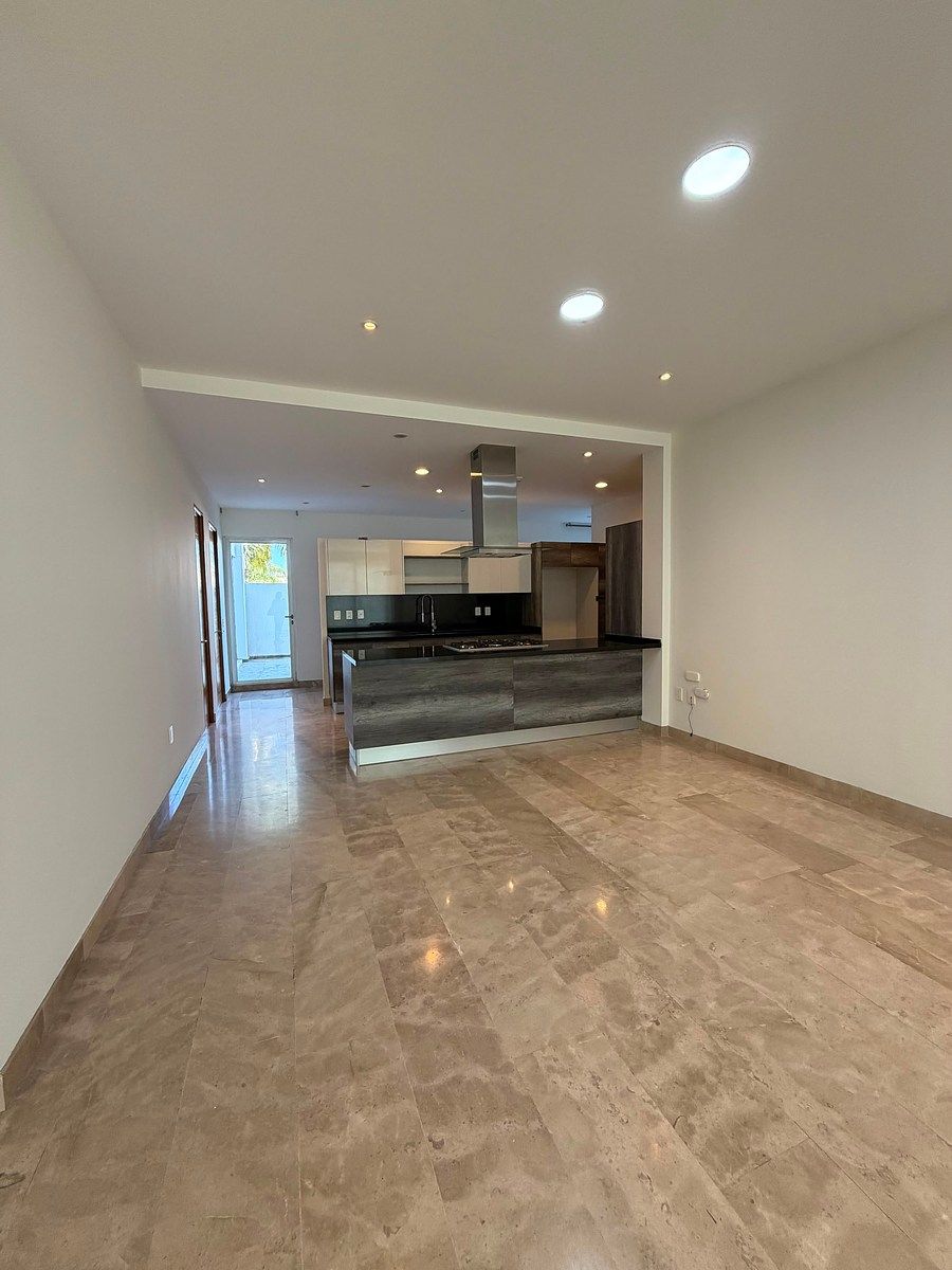 Spacious apartment for rent, photo 1 of 16