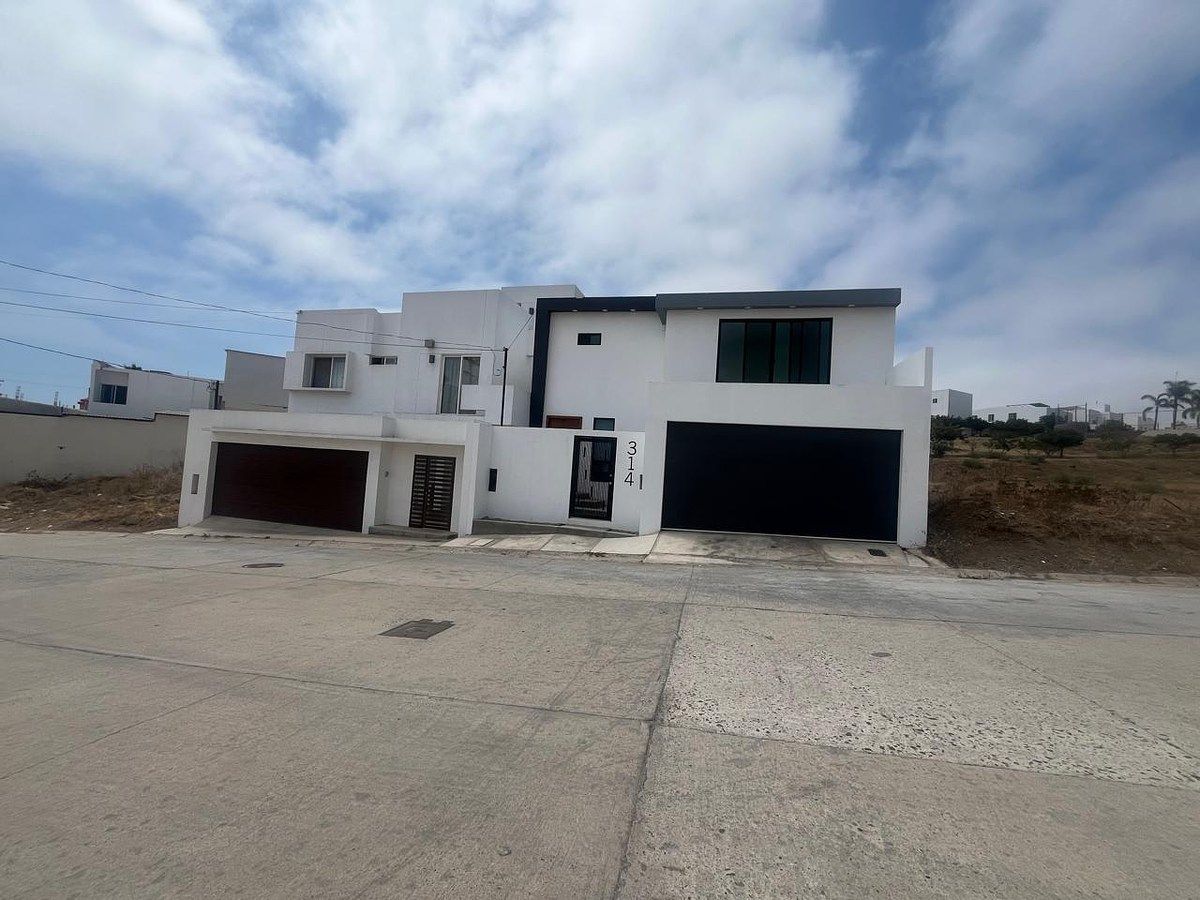 HOUSE FOR SALE IN ROSAMAR ROSARITO, photo 1 of 46