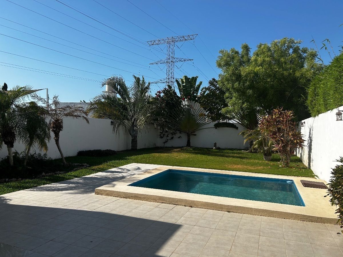 Spacious house in Temozon with excellent location, photo 1 of 24