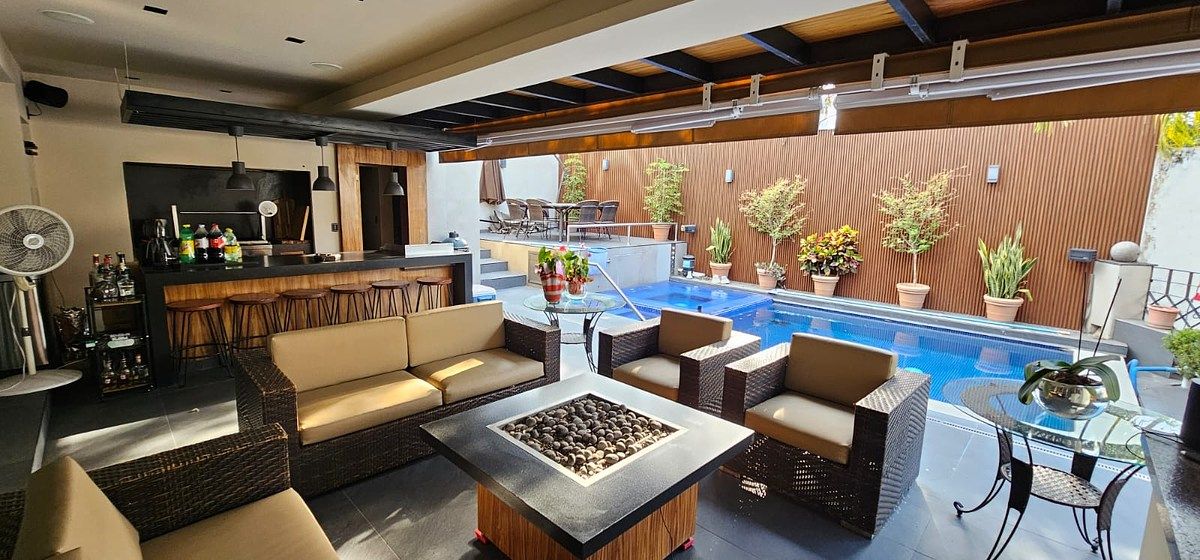 Residence with pool in private enclosure, photo 1 of 28