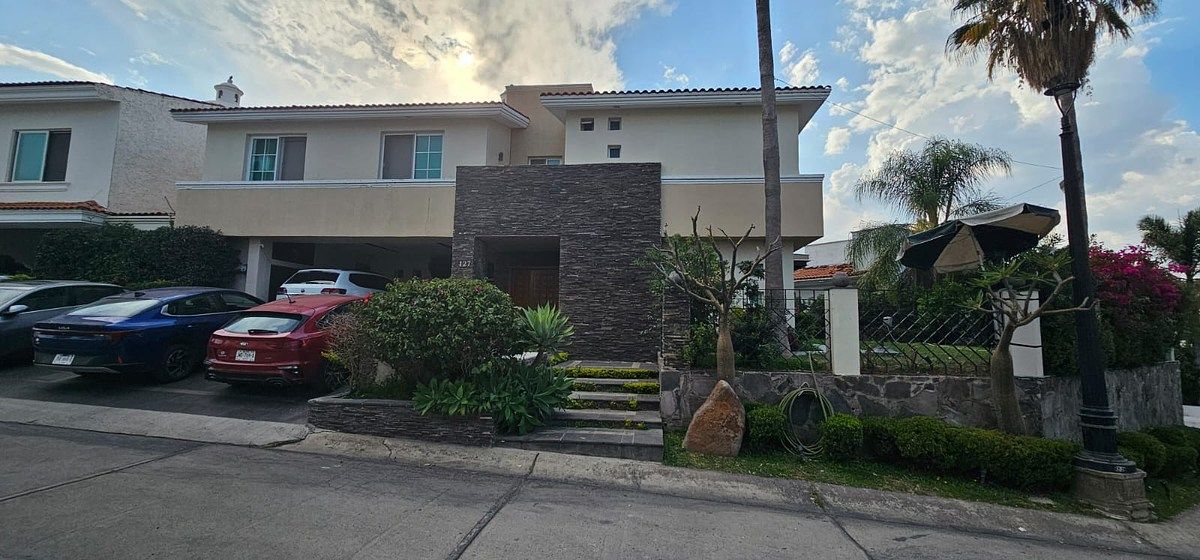 House in Gated Community in Puerta de Hierro, Zapopan, photo 2 of 28