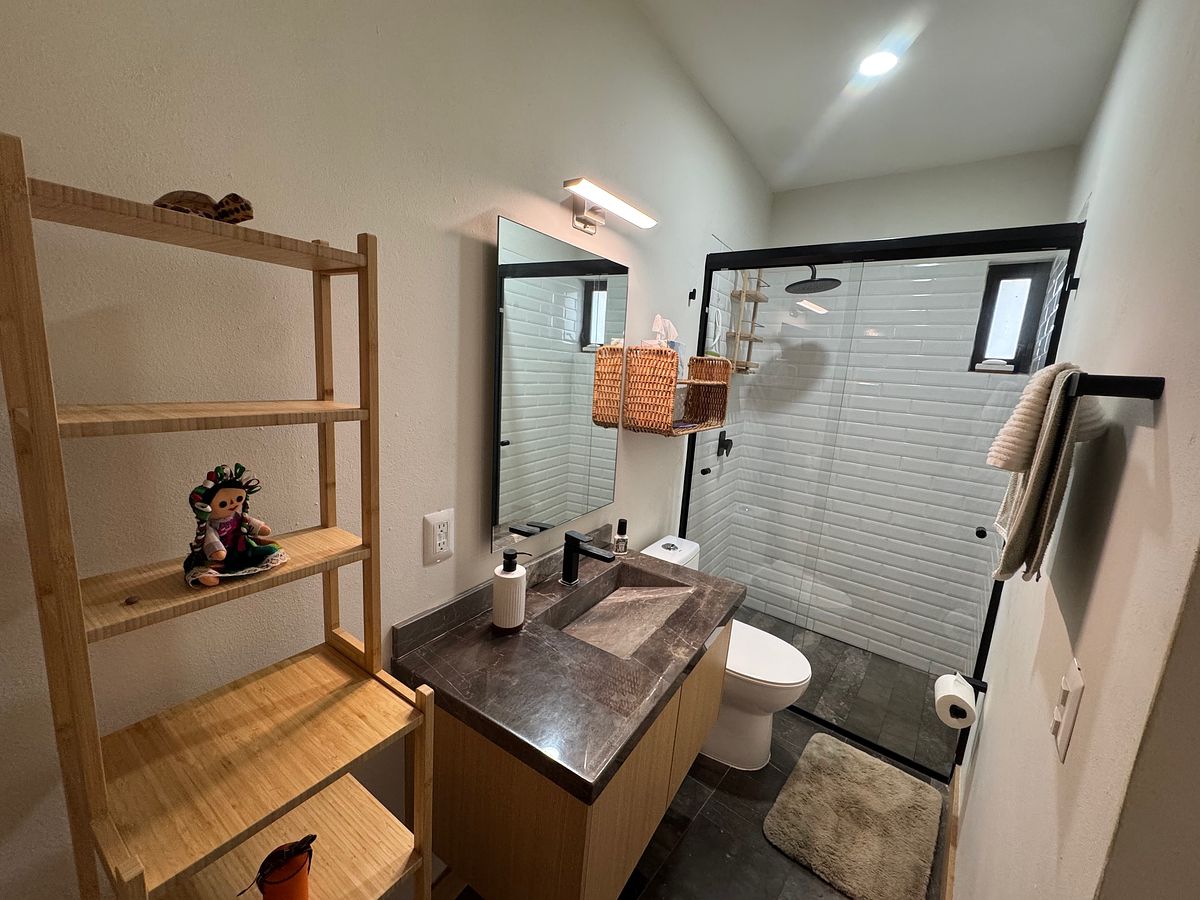 Baño de la recámara, photo 3 of 10