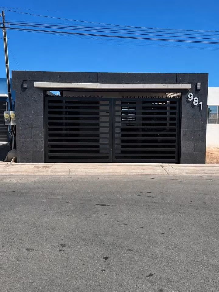 Se vende casa en Condesa, Sección Mayorga, Frente al parque (Mexicali, B.C.)