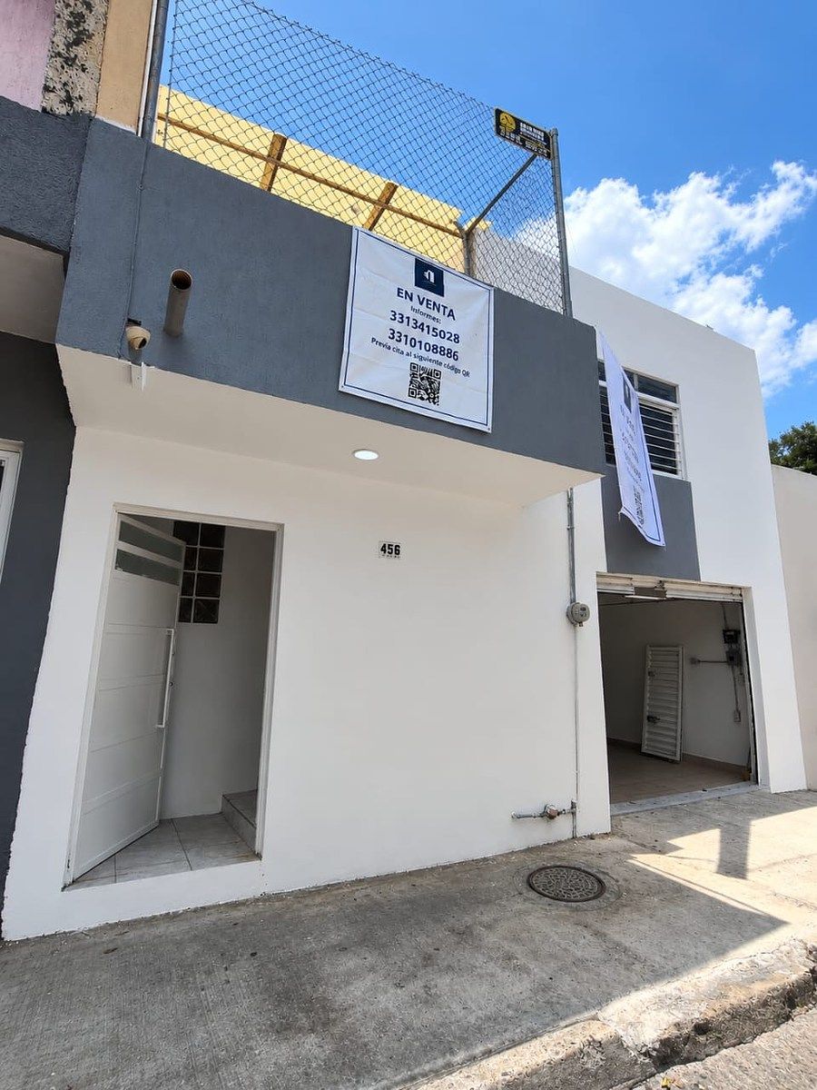 House with premises, photo 1 of 12