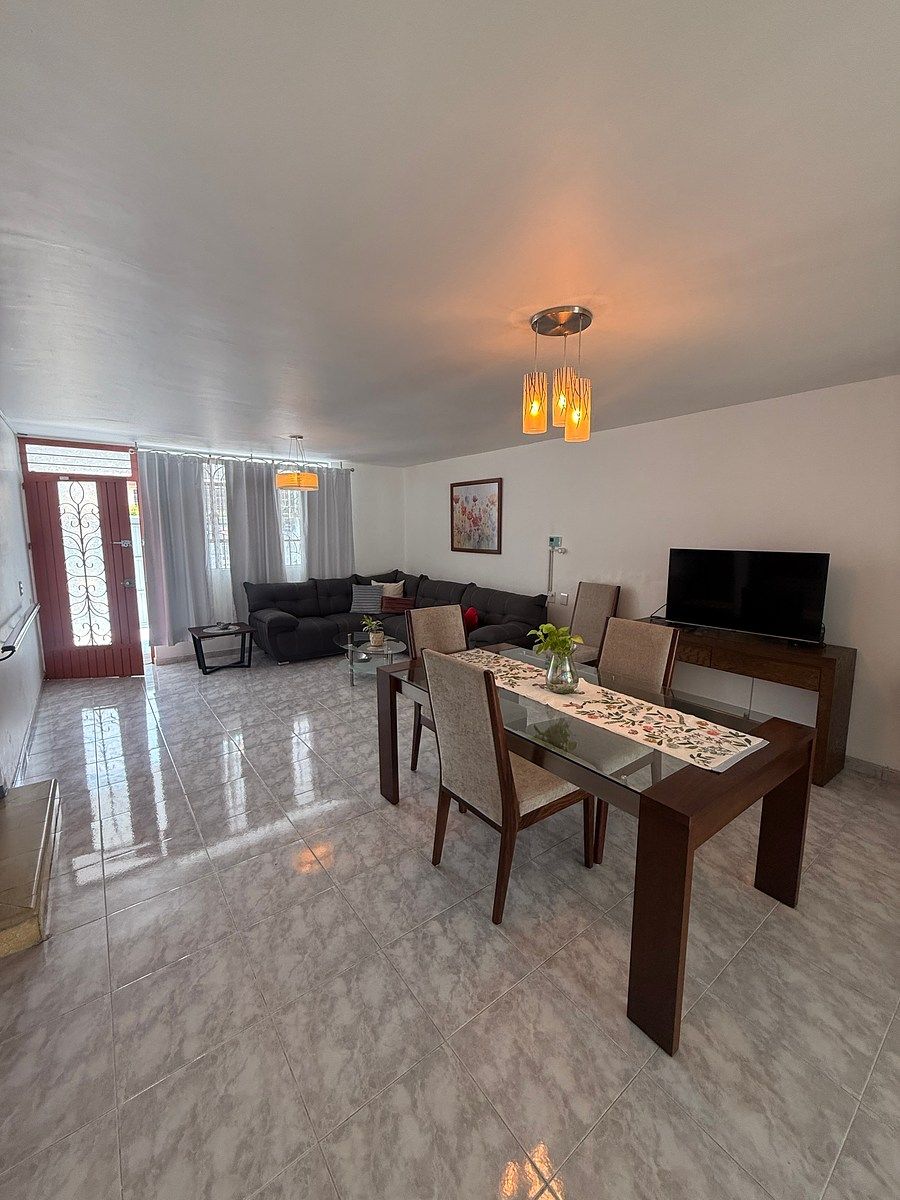 Linda casa à venda na rua Juan Ignacio Matute, avenida Vallarta, foto 1 de 15