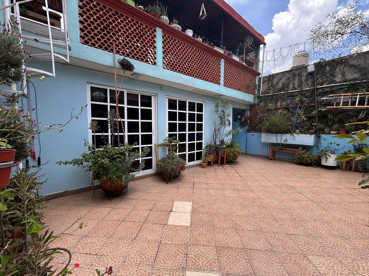 HOUSE FOR SALE, IN COLONIA PASEOS DE CHURUBUSCO, IZTAPALAPA, photo 1 of 12