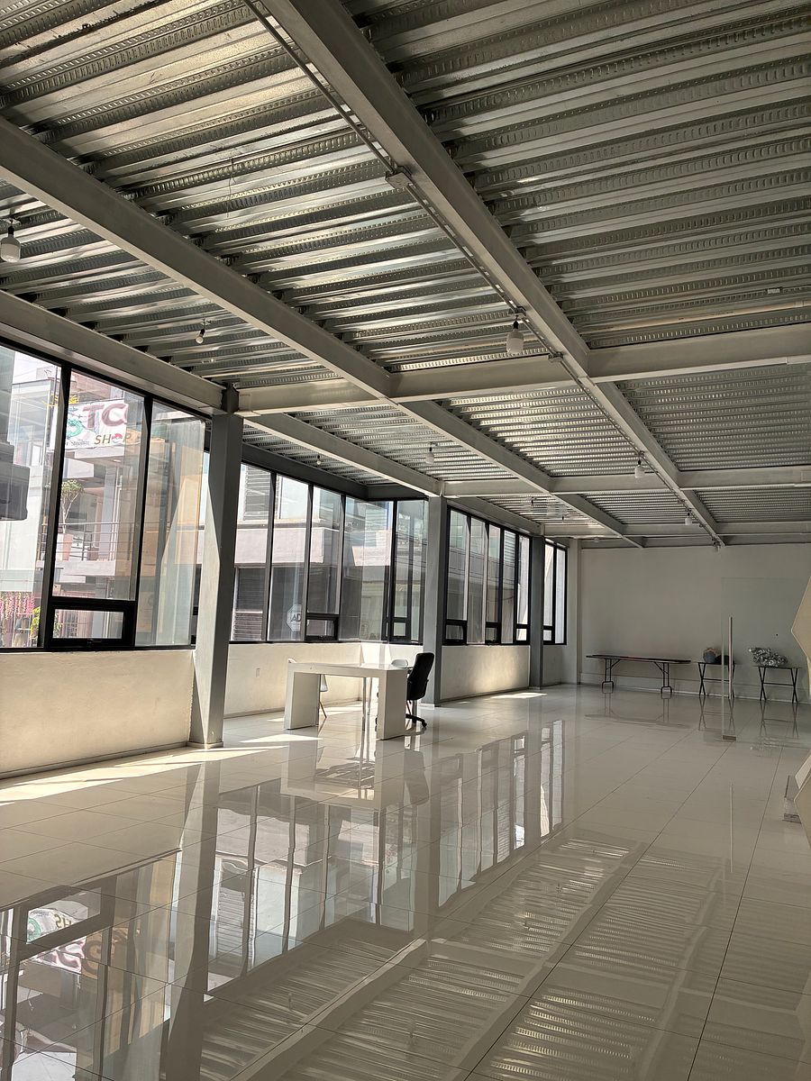 Building for rent, photo 1 of 13